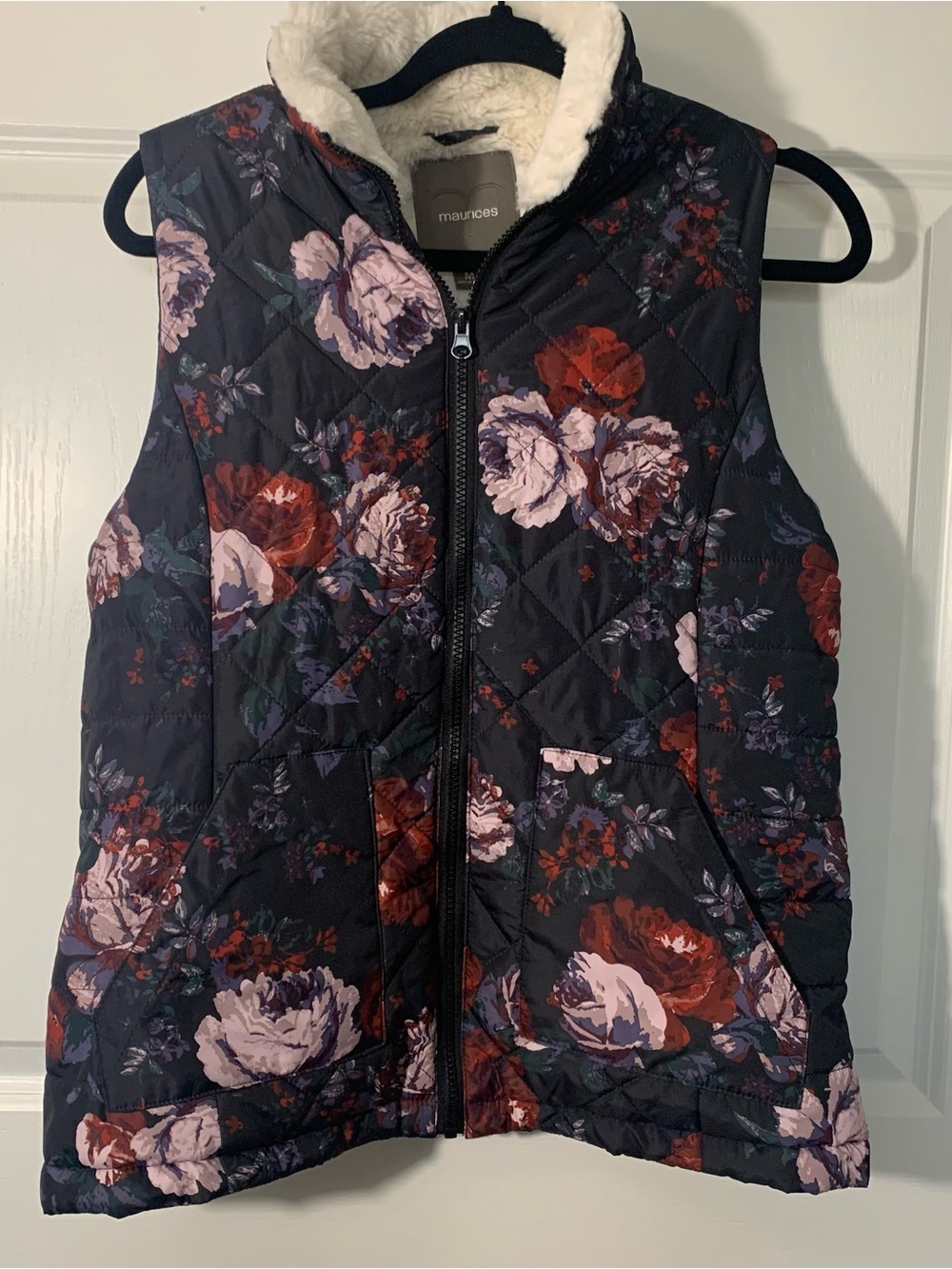 Maurices Women’s Black Floral Sherpa Lined Puffer Vest w/ Pockets Sz M Medium - Picture 2 of 7